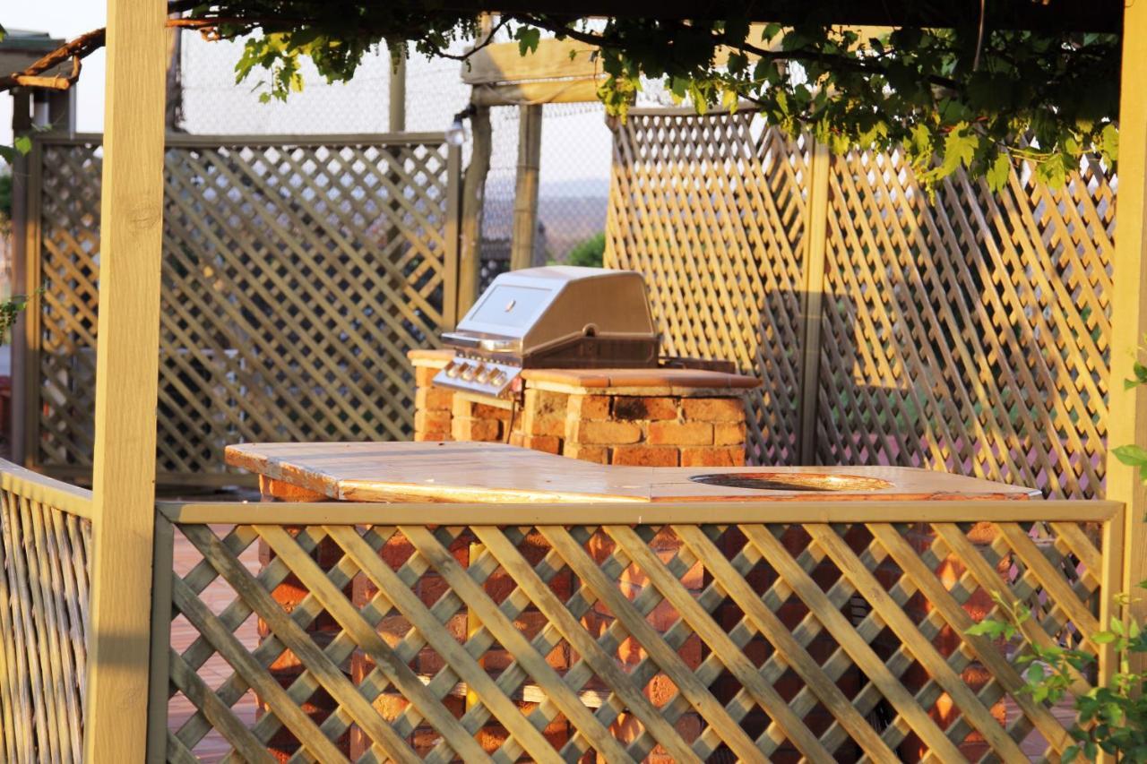 Blueberry Hill Vineyard Stay Rothbury Exterior photo